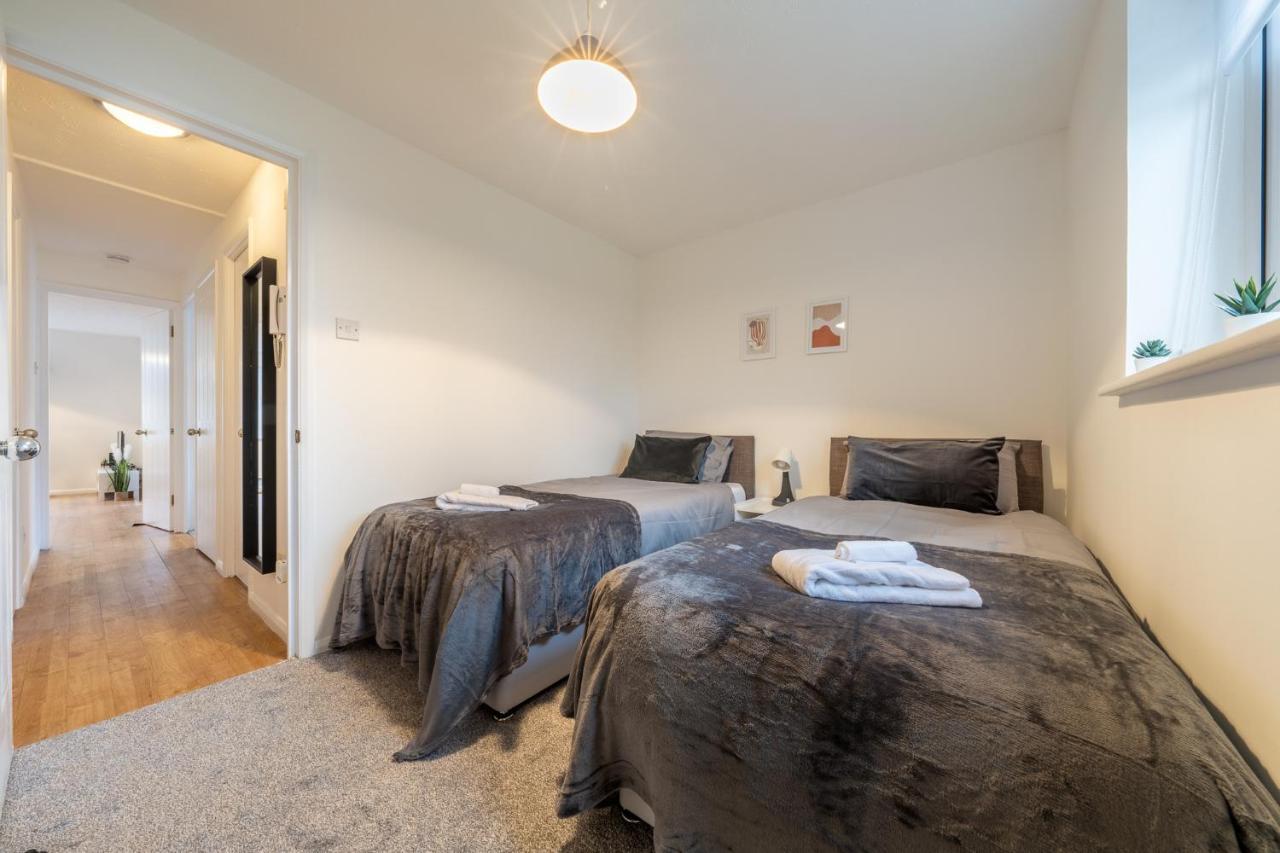 بيشوبْسْ ستورتفورد Luxury 2 Bed Apartment Stansted Airport Bishops Stortford المظهر الخارجي الصورة