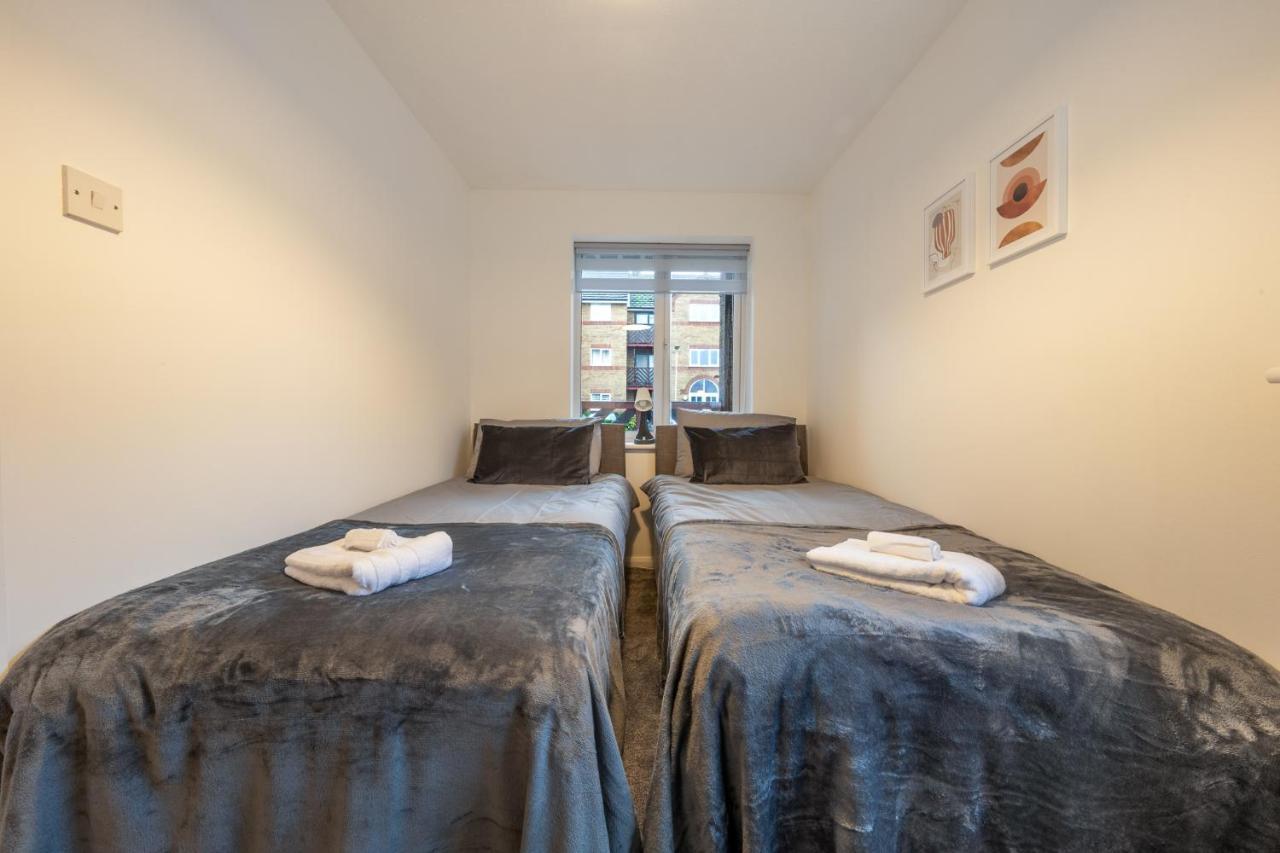 بيشوبْسْ ستورتفورد Luxury 2 Bed Apartment Stansted Airport Bishops Stortford المظهر الخارجي الصورة