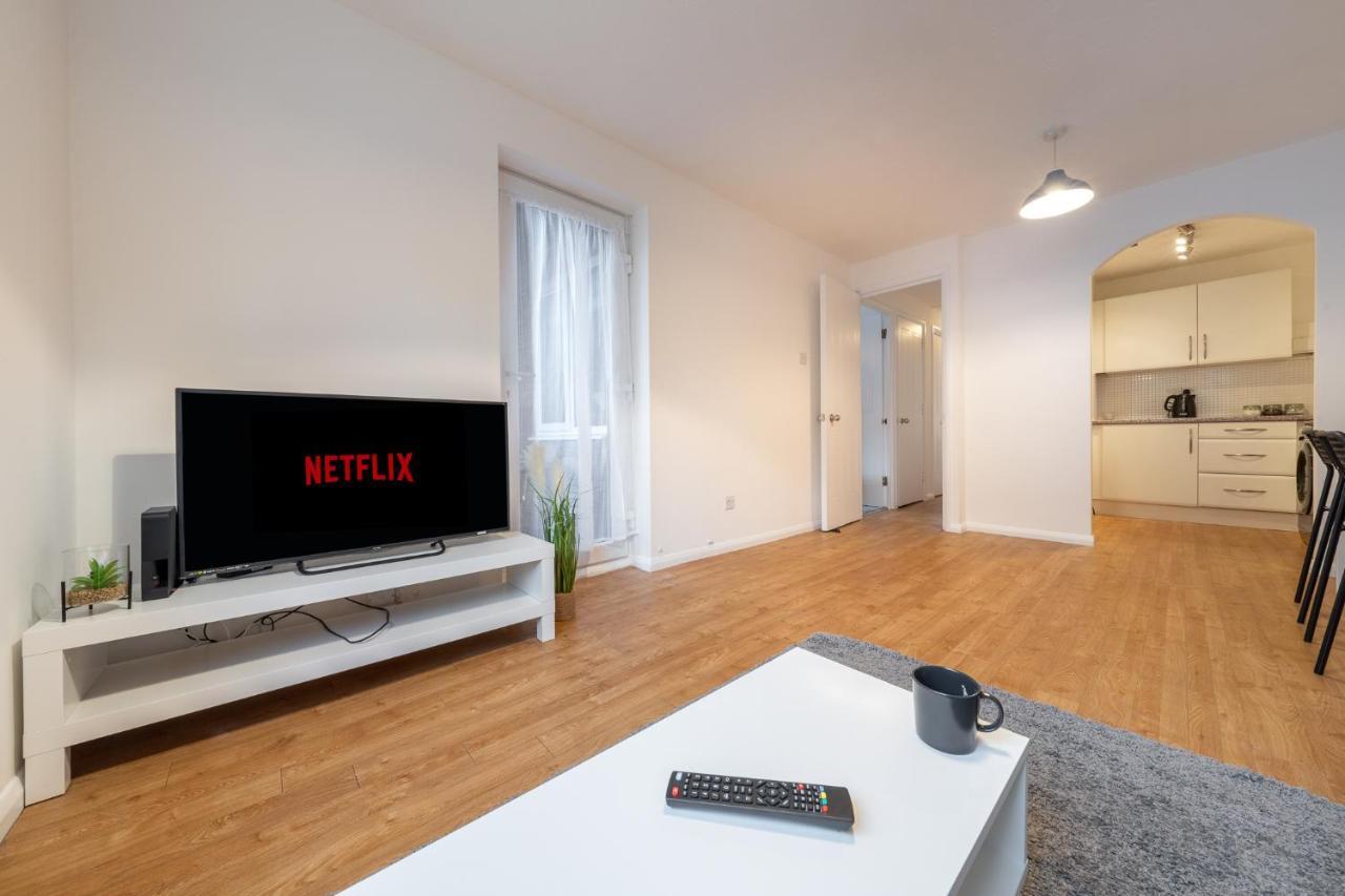 بيشوبْسْ ستورتفورد Luxury 2 Bed Apartment Stansted Airport Bishops Stortford المظهر الخارجي الصورة